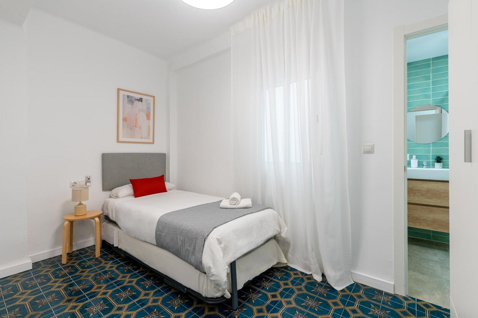 Piso Elegante Y Nuevo De 3 Habitaciones Y 2 Banos Seville Ngoại thất bức ảnh
