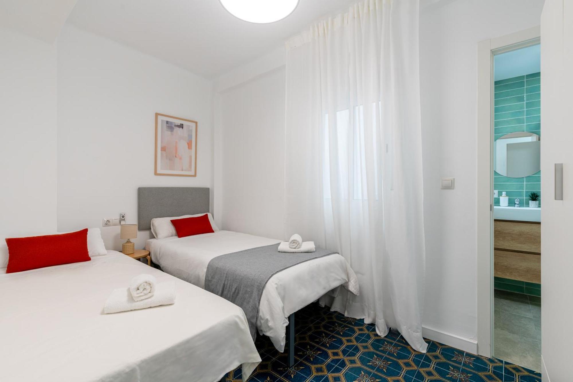 Piso Elegante Y Nuevo De 3 Habitaciones Y 2 Banos Seville Ngoại thất bức ảnh