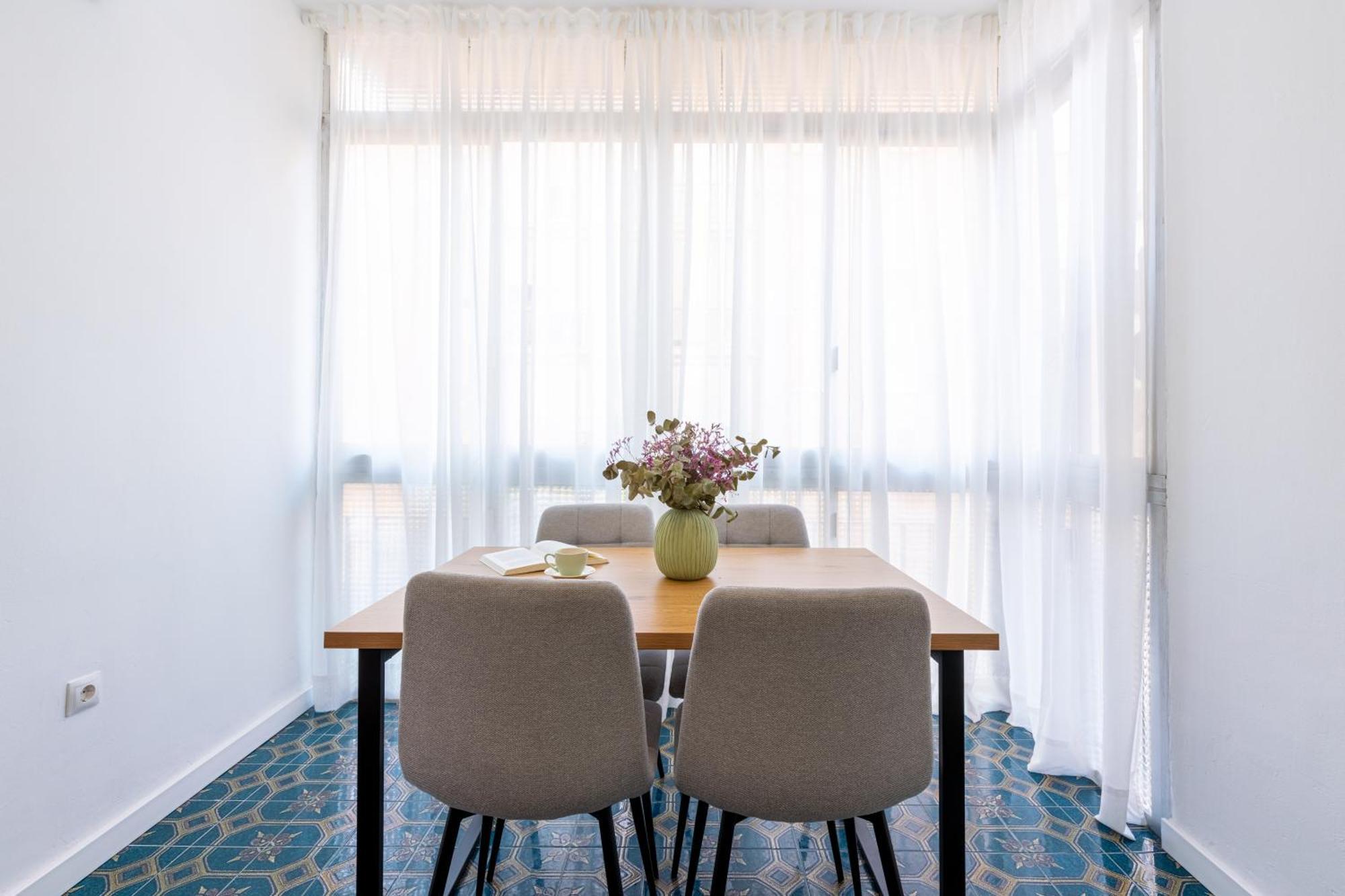 Piso Elegante Y Nuevo De 3 Habitaciones Y 2 Banos Seville Ngoại thất bức ảnh