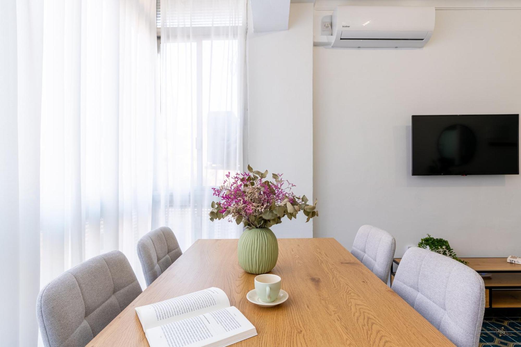 Piso Elegante Y Nuevo De 3 Habitaciones Y 2 Banos Seville Ngoại thất bức ảnh