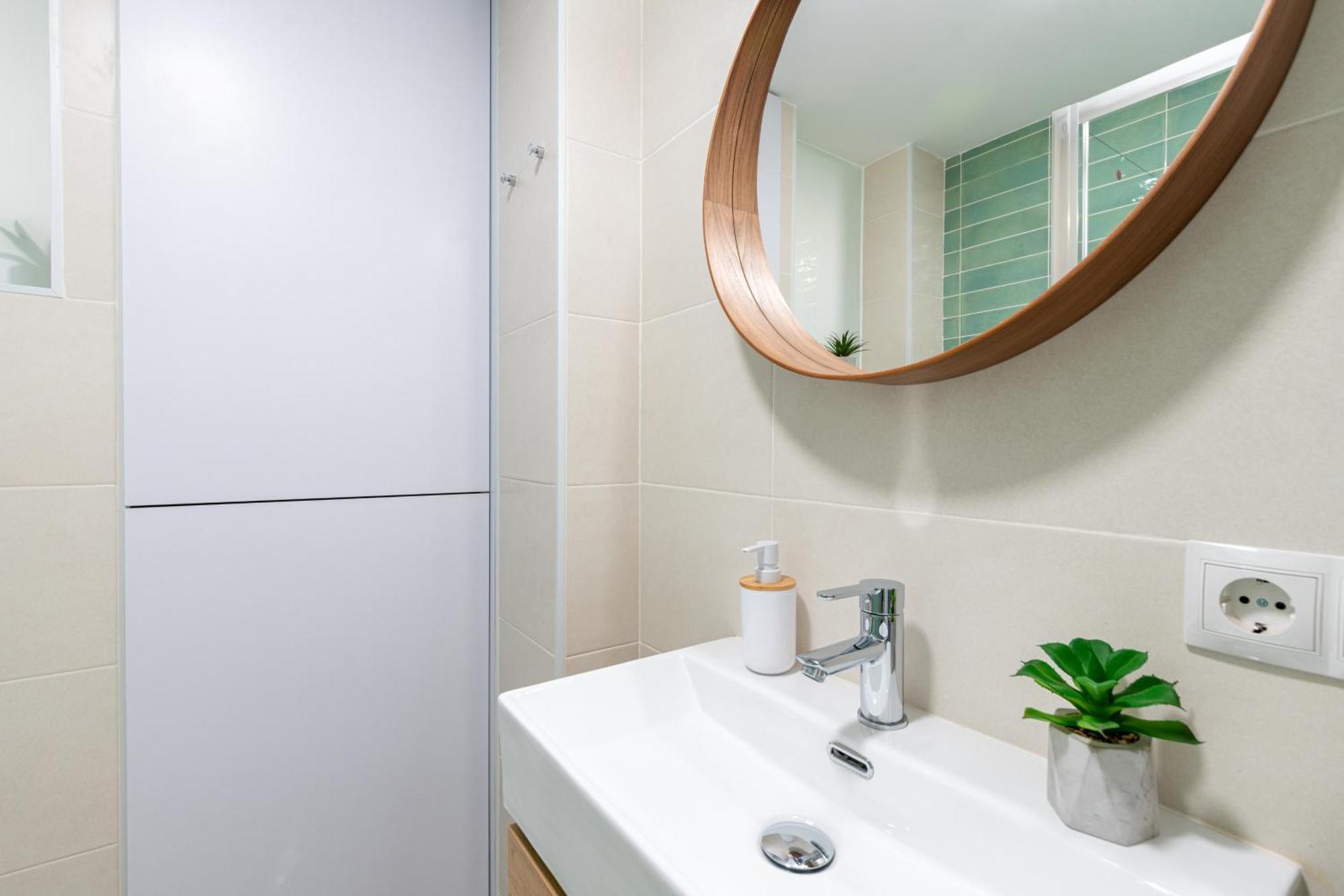 Piso Elegante Y Nuevo De 3 Habitaciones Y 2 Banos Seville Ngoại thất bức ảnh